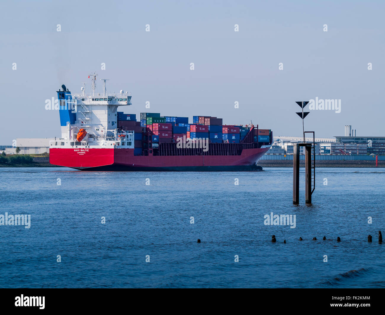 Feederschiff Navi Baltic an der Elbe ausgehend vom Hamburger Hafen. Stockfoto