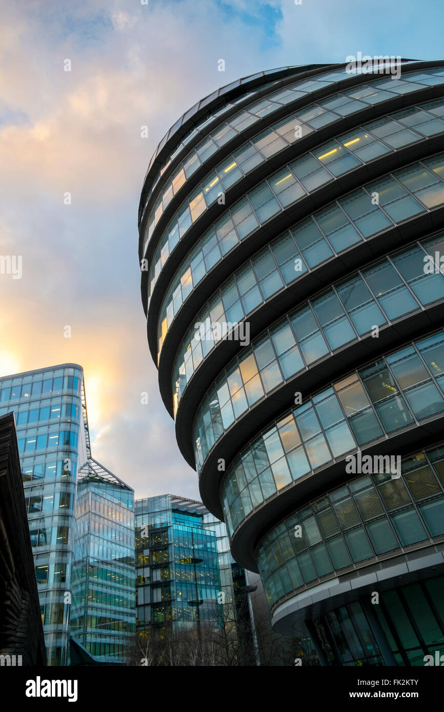 Foster und Partner One Tower Bridge und Rathaus Stockfoto