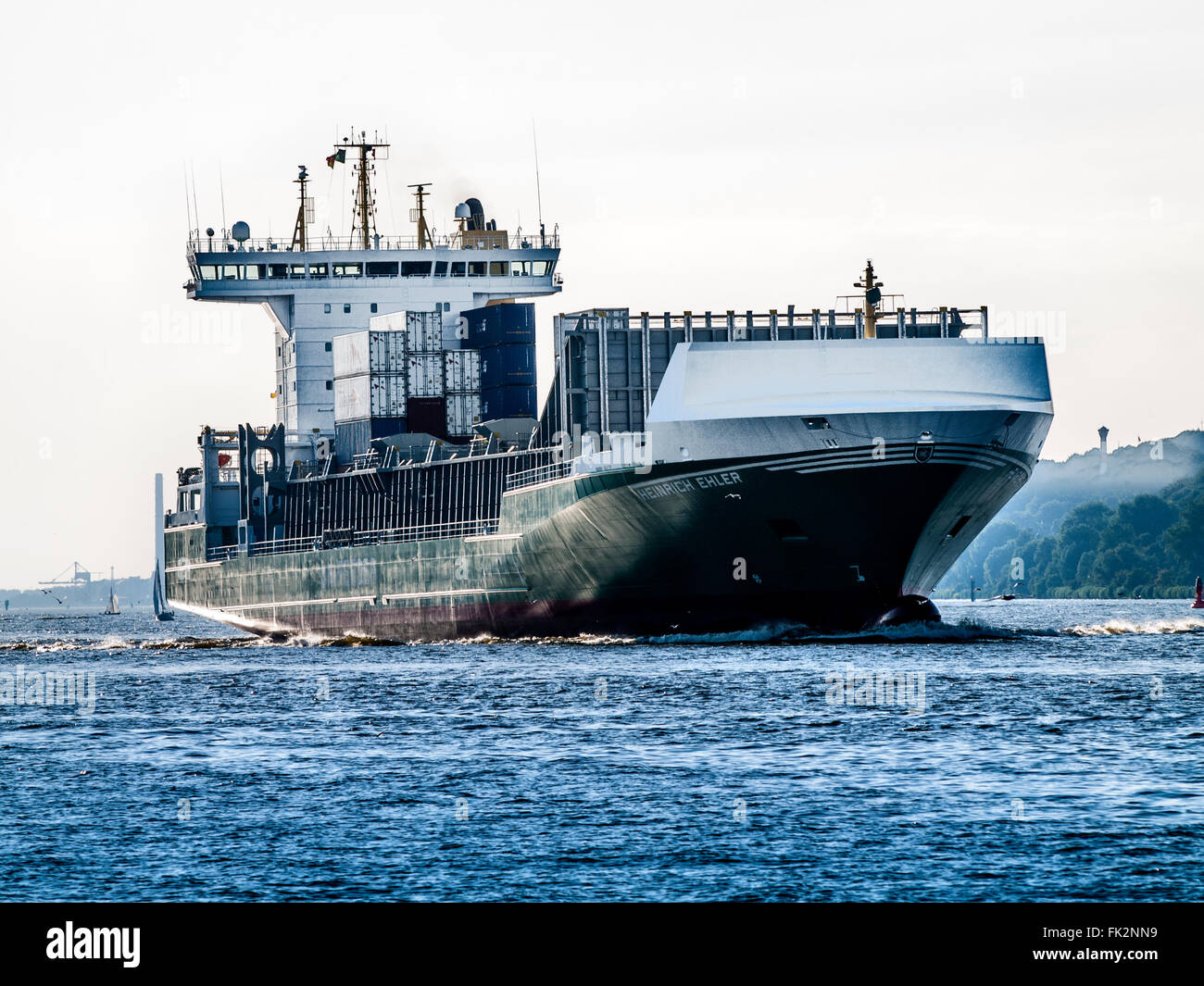 Feederschiff Heinrich Ehler auf die Berufung der Elbe im Hamburger Hafen. Stockfoto