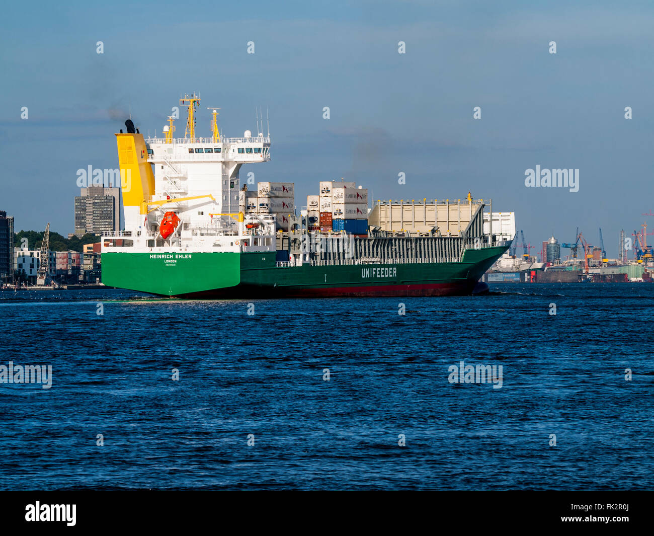 Feederschiff Heinrich Ehler auf die Berufung der Elbe im Hamburger Hafen. Stockfoto