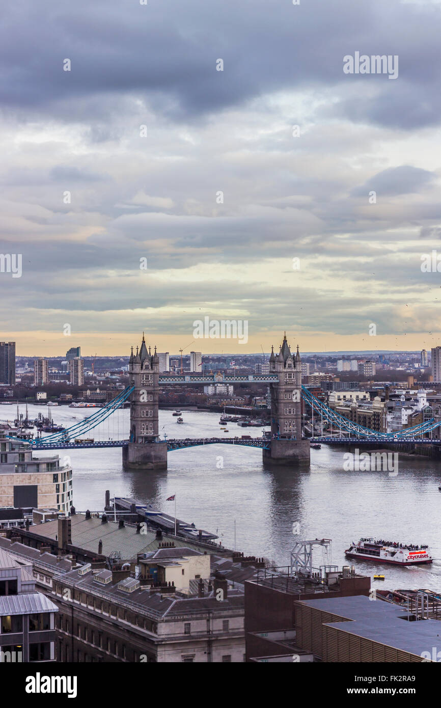 Die Tower Bridge und Thames River in London Stockfoto