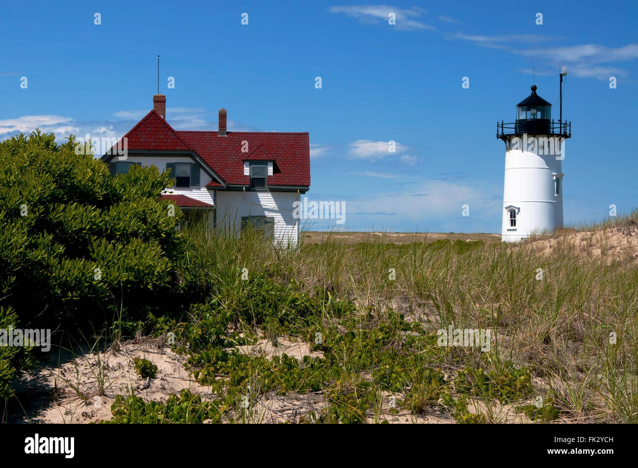 Race Point Lighthouse liegt am Rande des Cape Cod National Seashore, in der Nähe von Provincetown, Massachusetts. Die Besucher können eine Nacht im Leuchtturm übernachten. Stockfoto