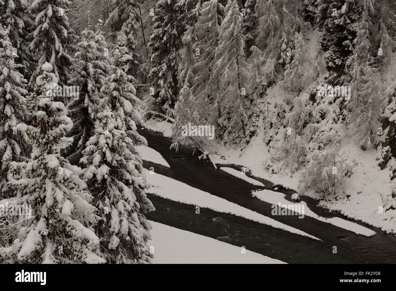 Der Inn in Scuol, Schweiz. Das Inn ist ein Fluss in der Schweiz, Österreich und Deutschland. Stockfoto