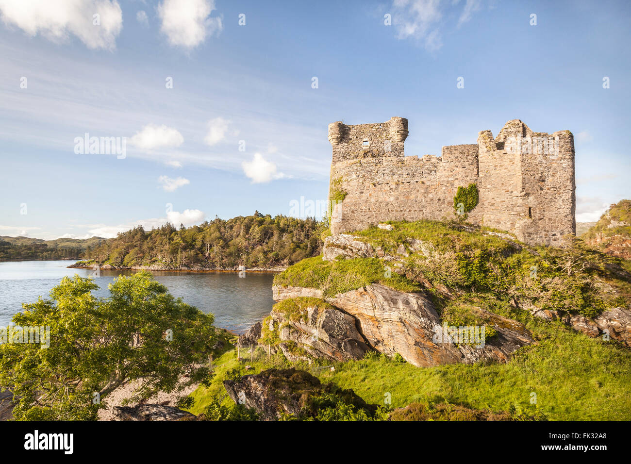 Castle Tioram auf Loch Moidart in Schottland. Stockfoto