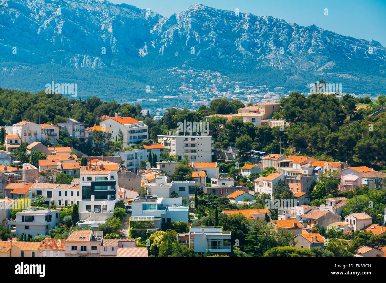 Städtischen Panoramablick, Stadtbild von Marseille, Frankreich. Sonnigen Sommertag mit strahlend blauem Himmel. Stockfoto