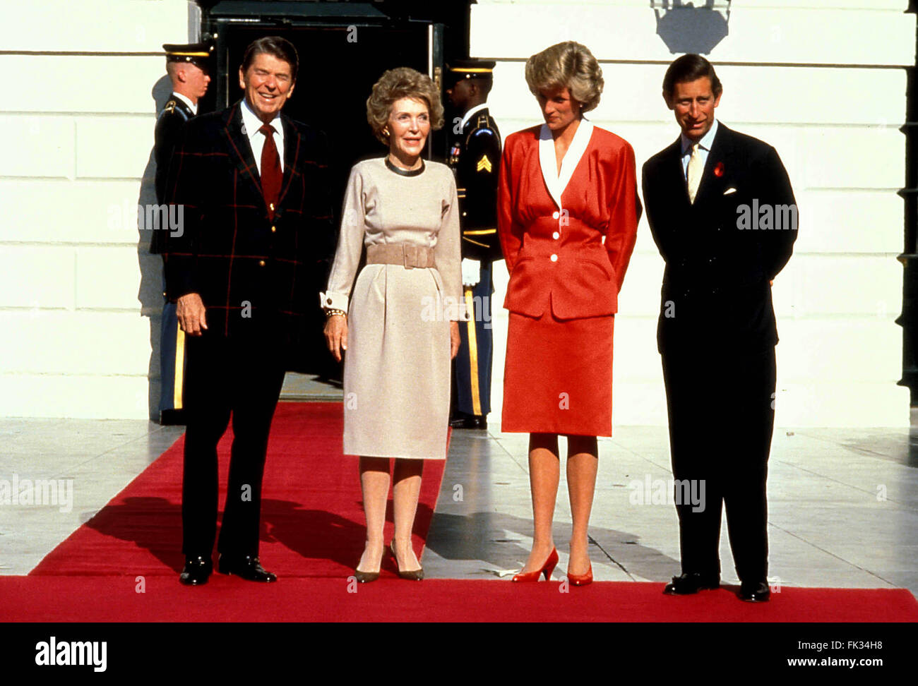 6. März 2016 - gestorben NANCY REAGAN, Ronald Reagans Witwe und die First Lady von 1981 bis 1989, s. 94. Die Ursache des Todes war Herzinsuffizienz. Im Bild: RONALD REAGAN und Ehefrau NANCY mit Prinz CHARLES und Prinzessin DIANA im Jahr 1985. (Kredit-Bild: © Globe Photos/ZUMAPRESS.com) Stockfoto