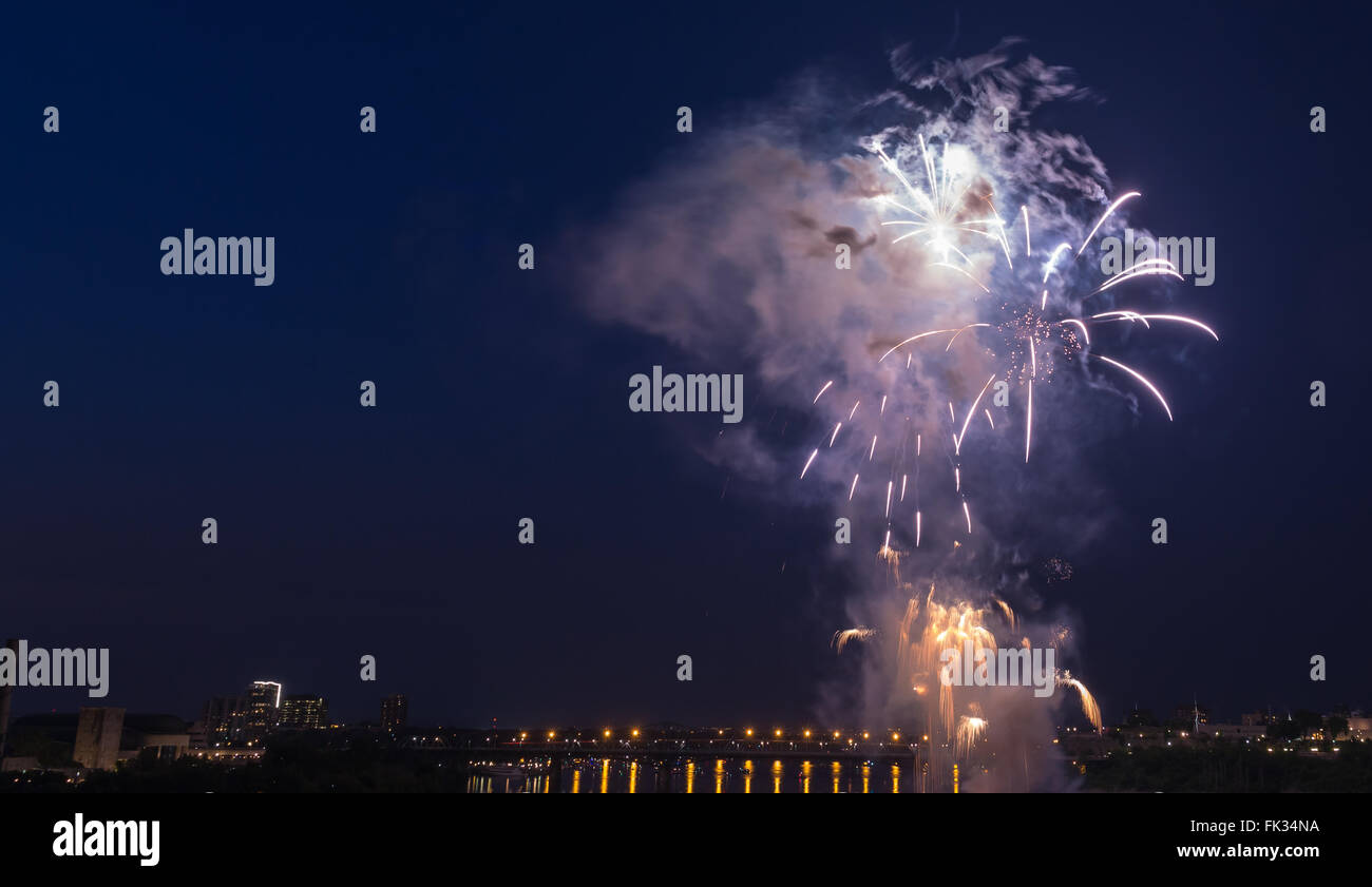 Feuerwerk-Feier in einer nordamerikanischen Stadt Stockfoto