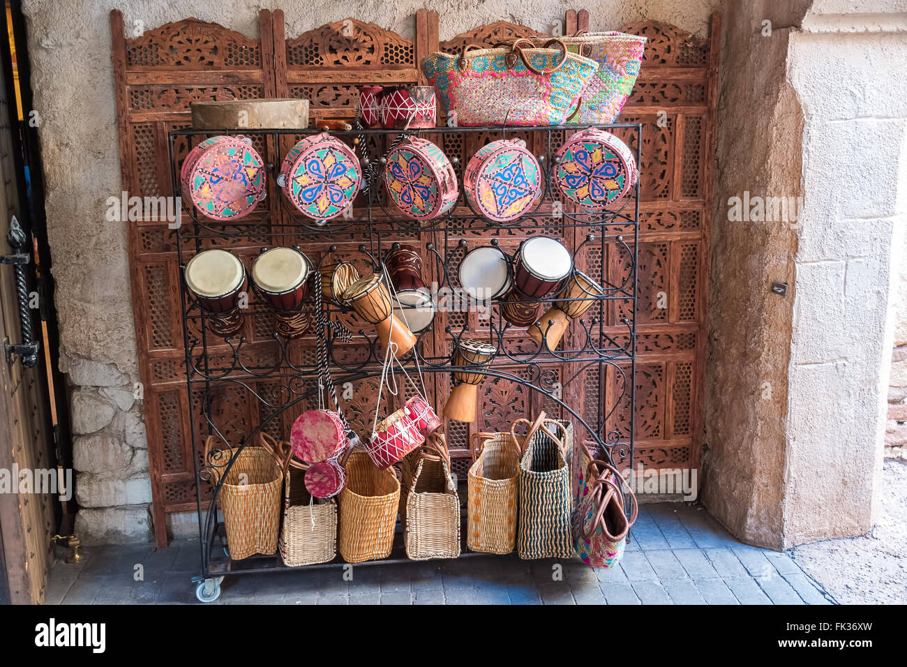 Artikel zum Verkauf auf dem marokkanischen Markt Stockfoto