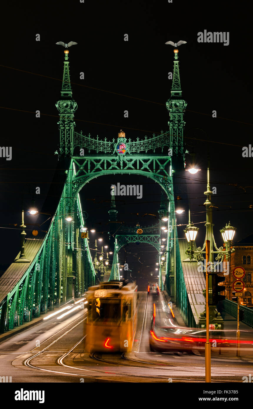 Budapest Liberty Bridge bei Nacht Stockfoto