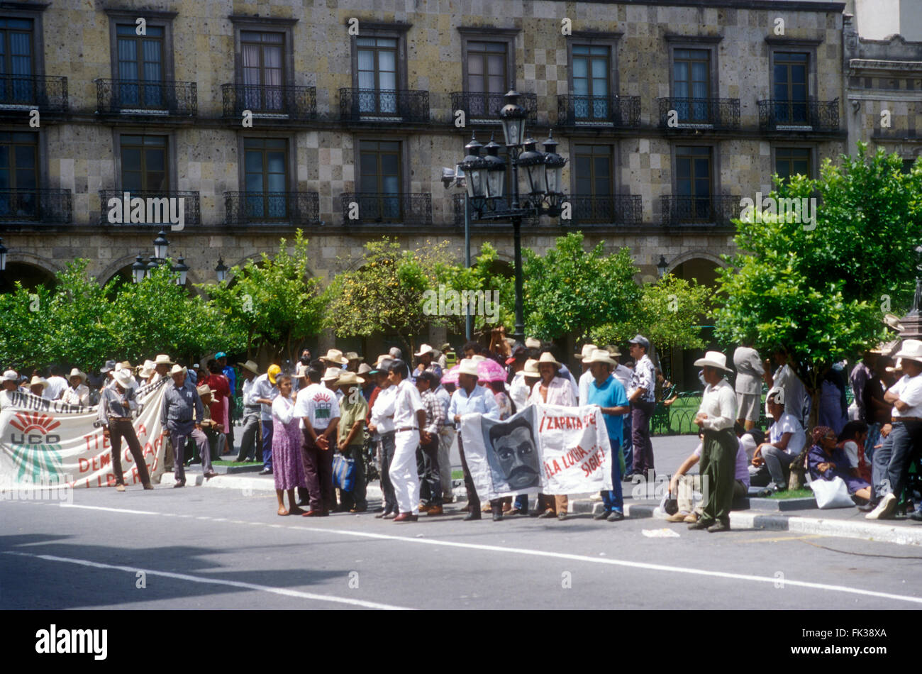 Friedliche zapatistischen Sympathisanten und Gewerkschafter protestieren im Jahr 1994 in Guadalajara, Mexiko Stockfoto