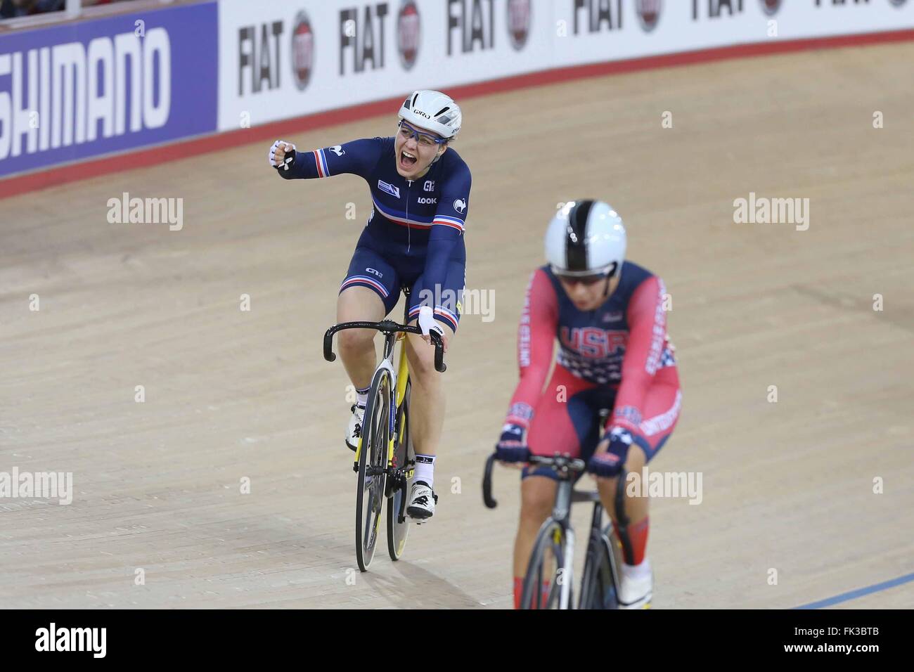 Lee Valley Velo Centre, Lonodn UK. 6. März 2016. UCI Track Cycling World Championships Womens Womens Omnium. Laurie Berthon (FRA) Frankreich silberne Medaillenträger Credit: Action Plus Sport/Alamy Live News Stockfoto