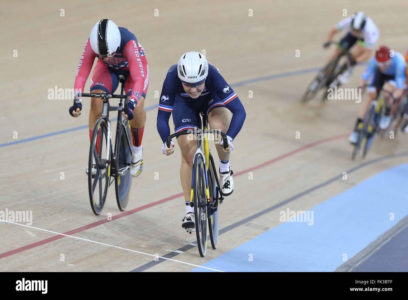 Lee Valley Velo Centre, Lonodn UK. 6. März 2016. UCI Track Cycling World Championships Womens Womens Omnium. Laurie Berthon (FRA) Frankreich silberne Medaillenträger Credit: Action Plus Sport/Alamy Live News Stockfoto