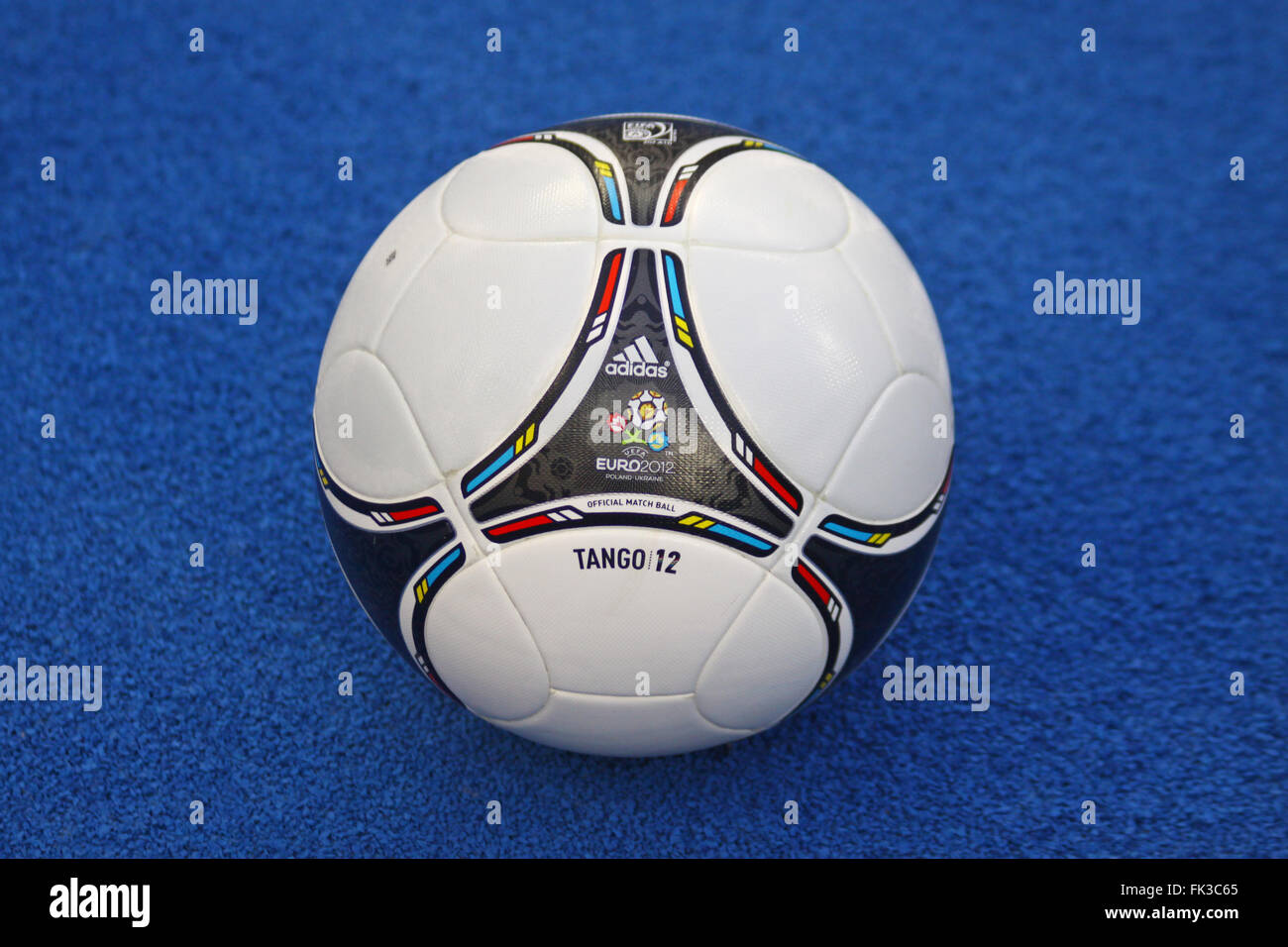 Kiew, UKRAINE - 10. Mai 2012: Nahaufnahme offizielle UEFA 2012 Europameisterschaft (EM 2012) Ball während des Spiels zwischen Dynamo Stockfoto