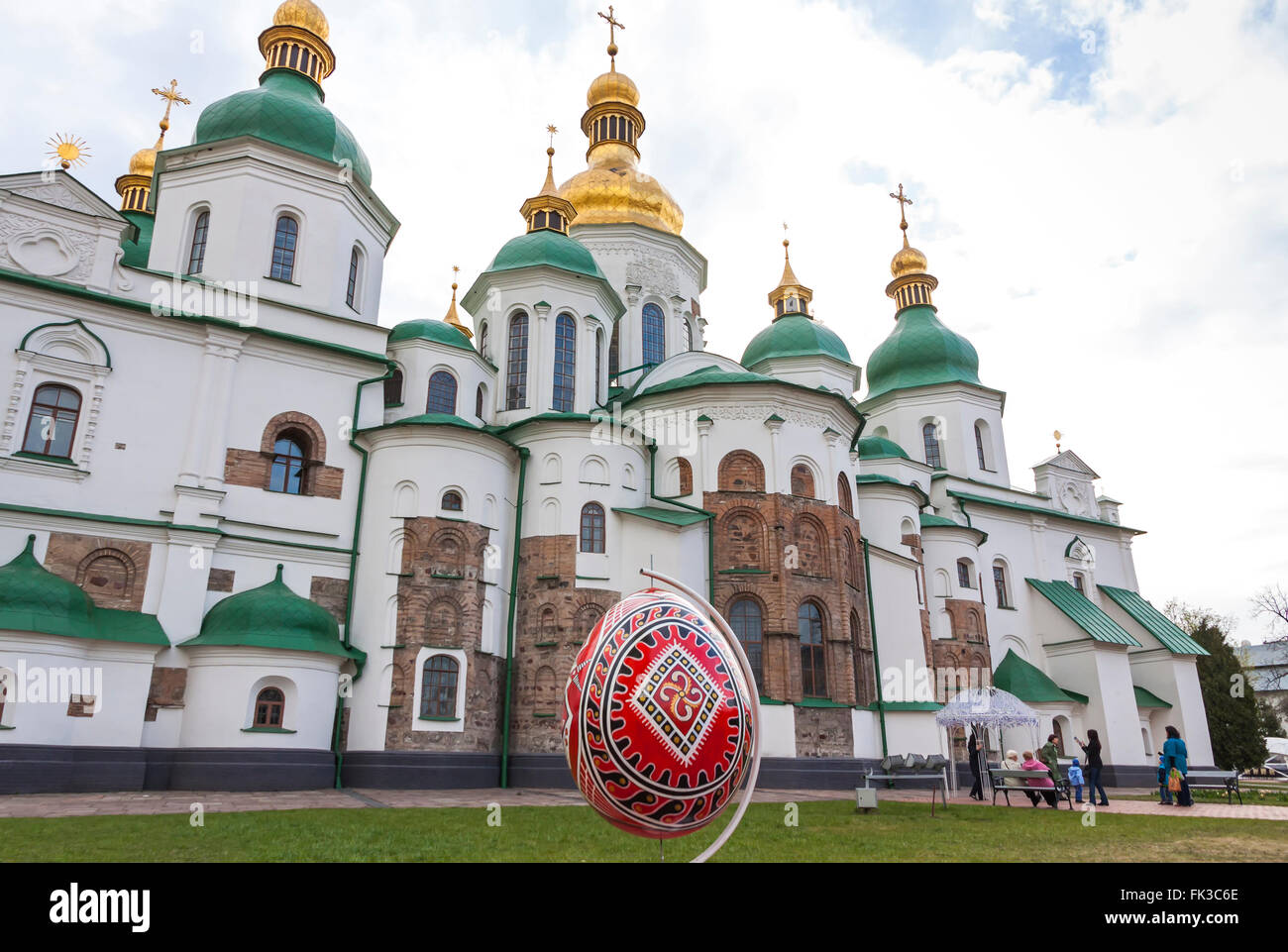 Kiew, UKRAINE - 16. April 2015: Traditionelle ukrainische Festival von Ostereiern (Pysanka) im Saint Sophia nationalen Heiligtum Complex in Kiew, Ukraine Stockfoto