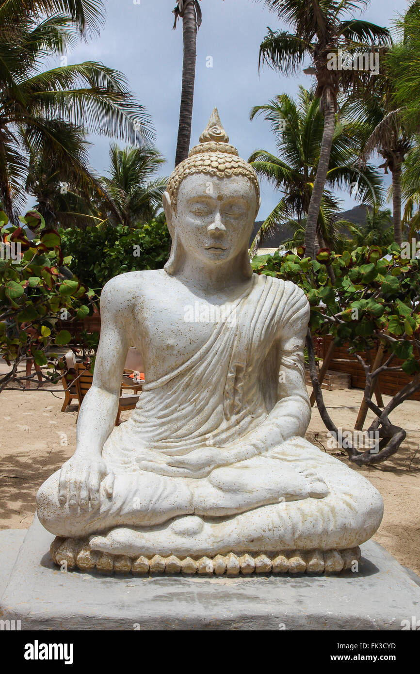 Statue am Orient Bay (Baie Orientale) Strand in Sint Maarten. Stockfoto