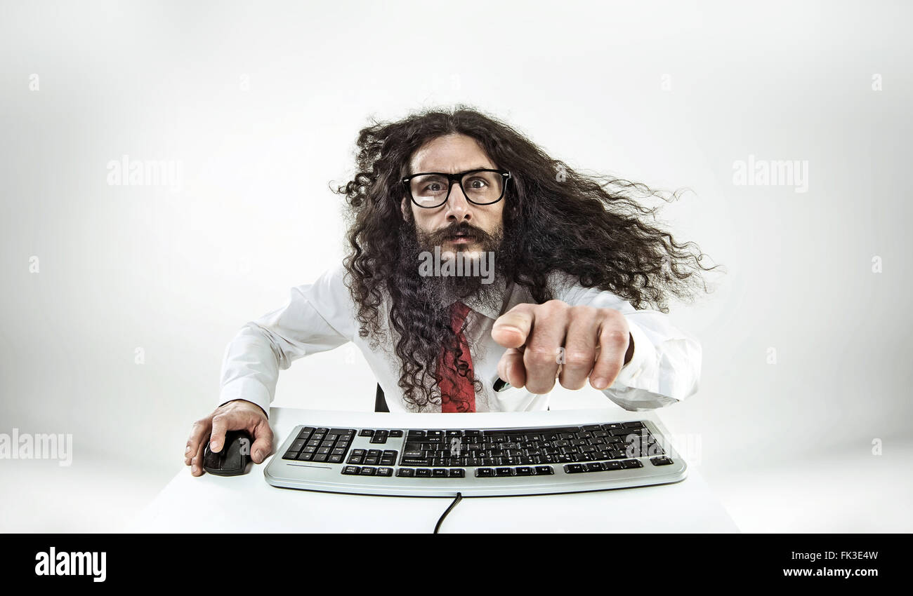 Porträt eines IT-Wissenschaftler isoliert im Büro Stockfoto