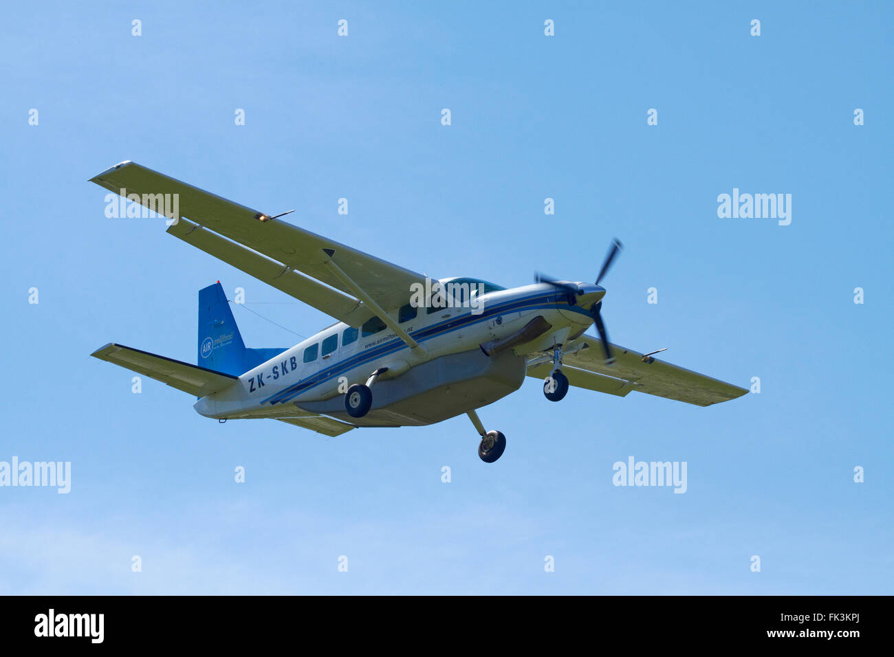 Luft-Milford touristischen Flugzeug (Cessna 208) Landung am Flughafen Queenstown, Otago, Südinsel, Neuseeland Stockfoto
