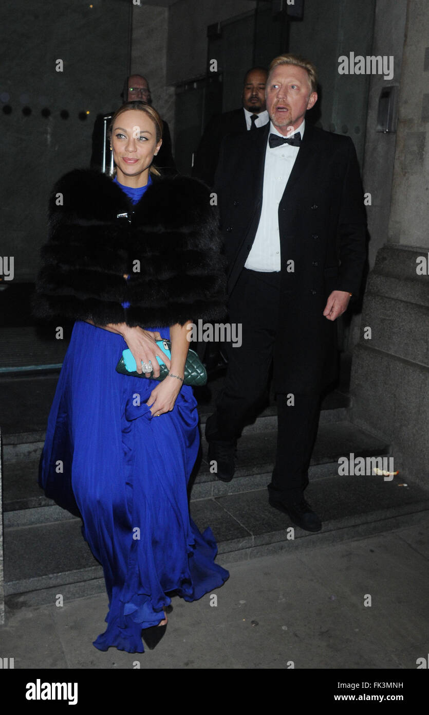 Boris Becker und seine Frau Lilly sind gesehen verlassen des Prinzen Vertrauen Dinner Gala gemütlich und lieben sich. Das Paar wurden gesehen, dass für Fotos posieren, als sie die Veranstaltung verließen in Billingsgate London statt.  Mitwirkende: Boris Becker, Lilly Becker wo: London, Vereinigtes Königreich bei: 5. Februar 2016 Stockfoto
