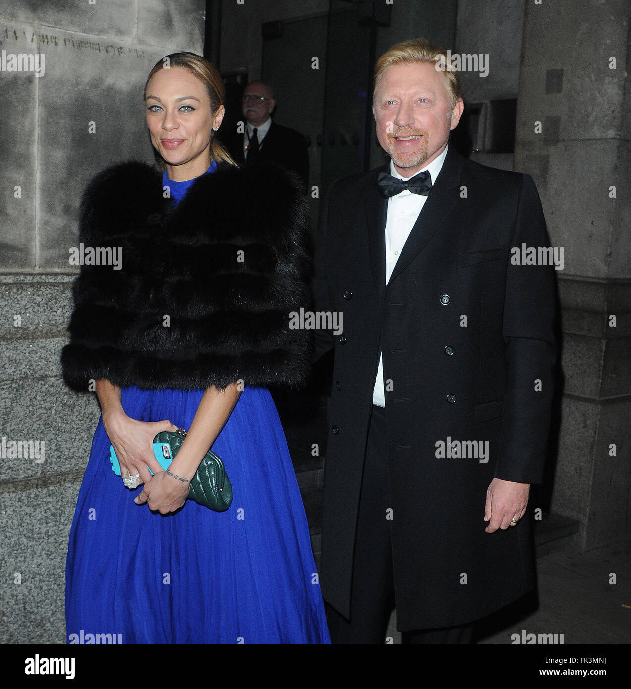 Boris Becker und seine Frau Lilly sind gesehen verlassen des Prinzen Vertrauen Dinner Gala gemütlich und lieben sich. Das Paar wurden gesehen, dass für Fotos posieren, als sie die Veranstaltung verließen in Billingsgate London statt.  Mitwirkende: Boris Becker, Lilly Becker wo: London, Vereinigtes Königreich bei: 5. Februar 2016 Stockfoto
