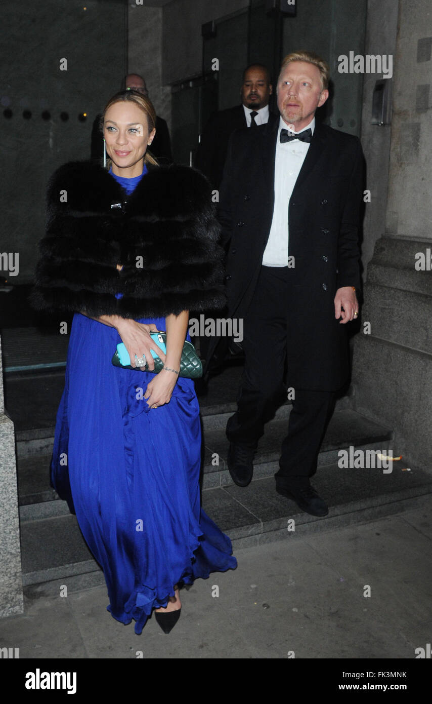 Boris Becker und seine Frau Lilly sind gesehen verlassen des Prinzen Vertrauen Dinner Gala gemütlich und lieben sich. Das Paar wurden gesehen, dass für Fotos posieren, als sie die Veranstaltung verließen in Billingsgate London statt.  Mitwirkende: Boris Becker, Lilly Becker wo: London, Vereinigtes Königreich bei: 5. Februar 2016 Stockfoto