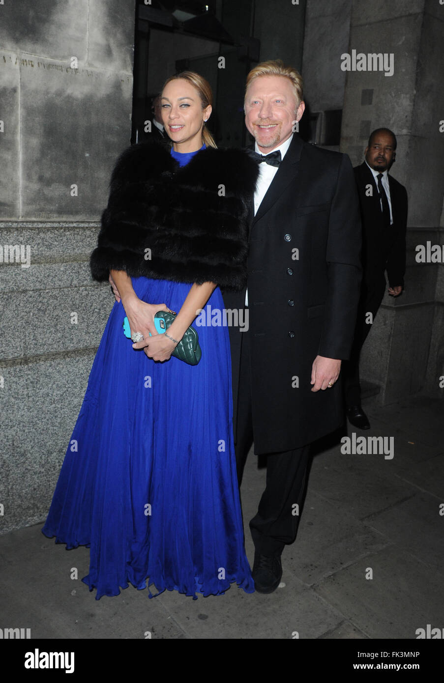 Boris Becker und seine Frau Lilly sind gesehen verlassen des Prinzen Vertrauen Dinner Gala gemütlich und lieben sich. Das Paar wurden gesehen, dass für Fotos posieren, als sie die Veranstaltung verließen in Billingsgate London statt.  Mitwirkende: Boris Becker, Lilly Becker wo: London, Vereinigtes Königreich bei: 5. Februar 2016 Stockfoto