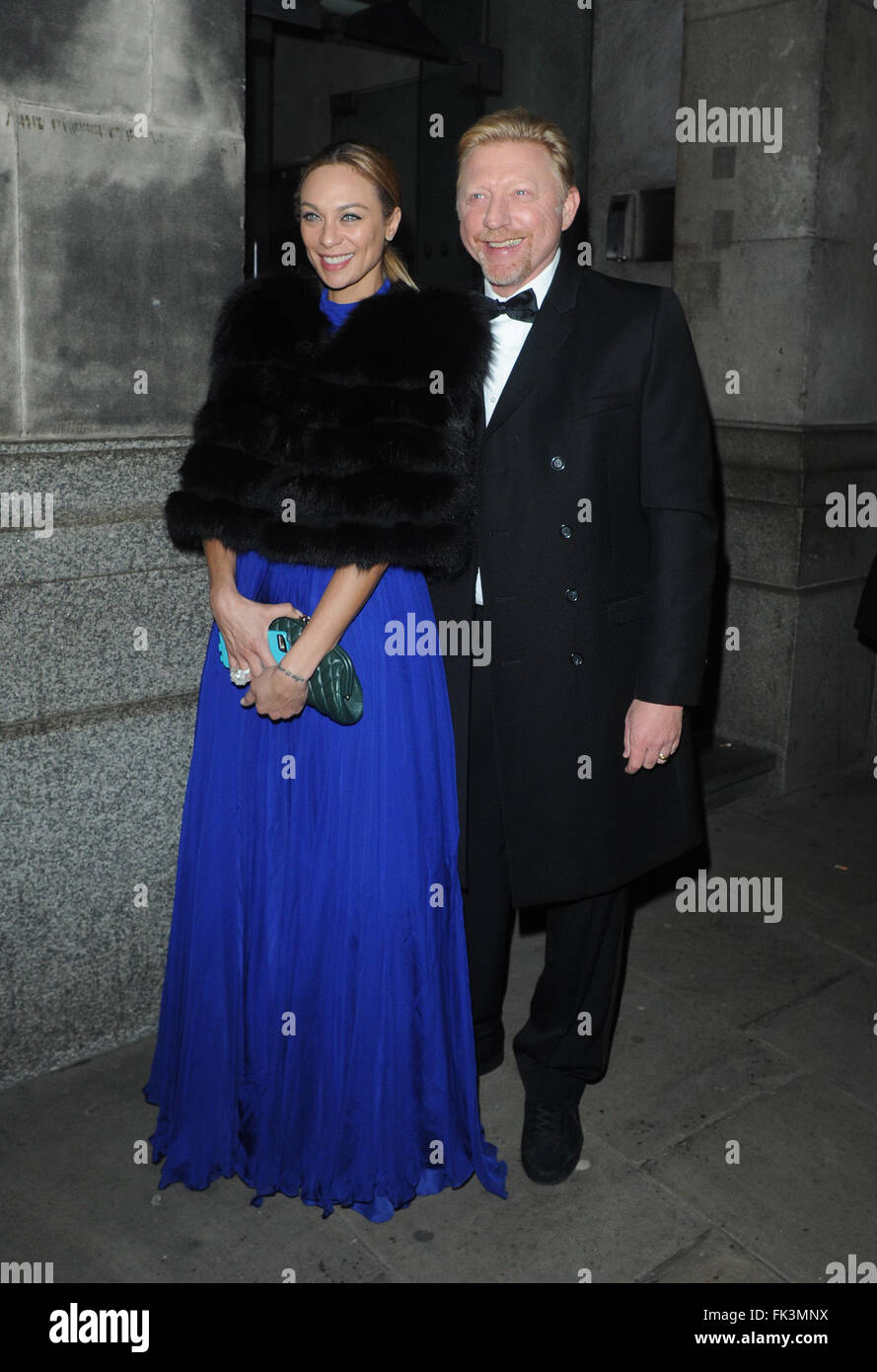 Boris Becker und seine Frau Lilly sind gesehen verlassen des Prinzen Vertrauen Dinner Gala gemütlich und lieben sich. Das Paar wurden gesehen, dass für Fotos posieren, als sie die Veranstaltung verließen in Billingsgate London statt.  Mitwirkende: Boris Becker, Lilly Becker wo: London, Vereinigtes Königreich bei: 5. Februar 2016 Stockfoto