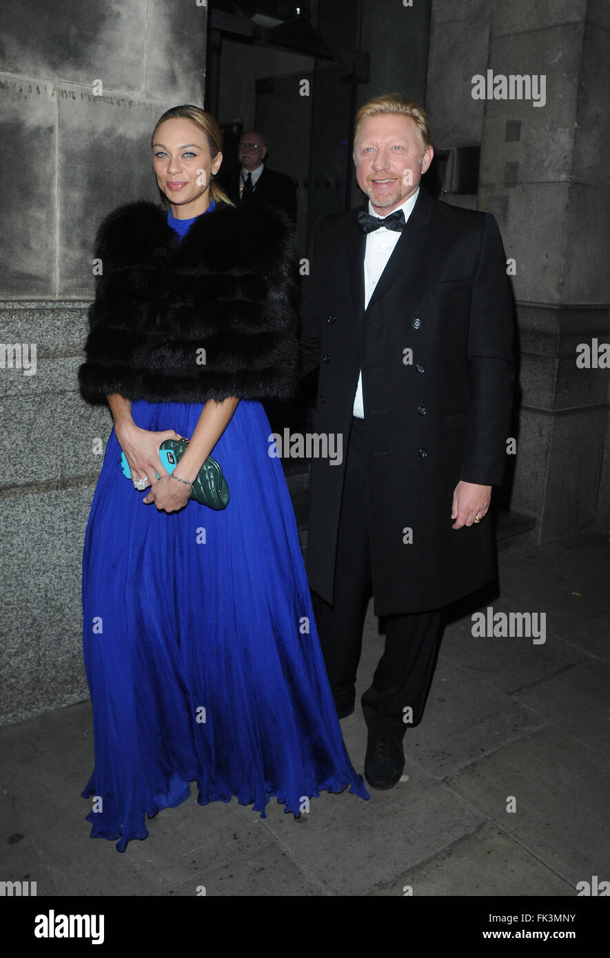 Boris Becker und seine Frau Lilly sind gesehen verlassen des Prinzen Vertrauen Dinner Gala gemütlich und lieben sich. Das Paar wurden gesehen, dass für Fotos posieren, als sie die Veranstaltung verließen in Billingsgate London statt.  Mitwirkende: Boris Becker, Lilly Becker wo: London, Vereinigtes Königreich bei: 5. Februar 2016 Stockfoto