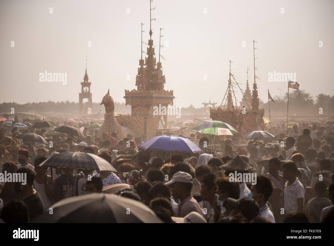 Mrauk U, Dung Bwe Festival über den Wegfall eines wichtigen buddhistischen Mönch, Rakhine State in Myanmar (Burma), Asien Stockfoto