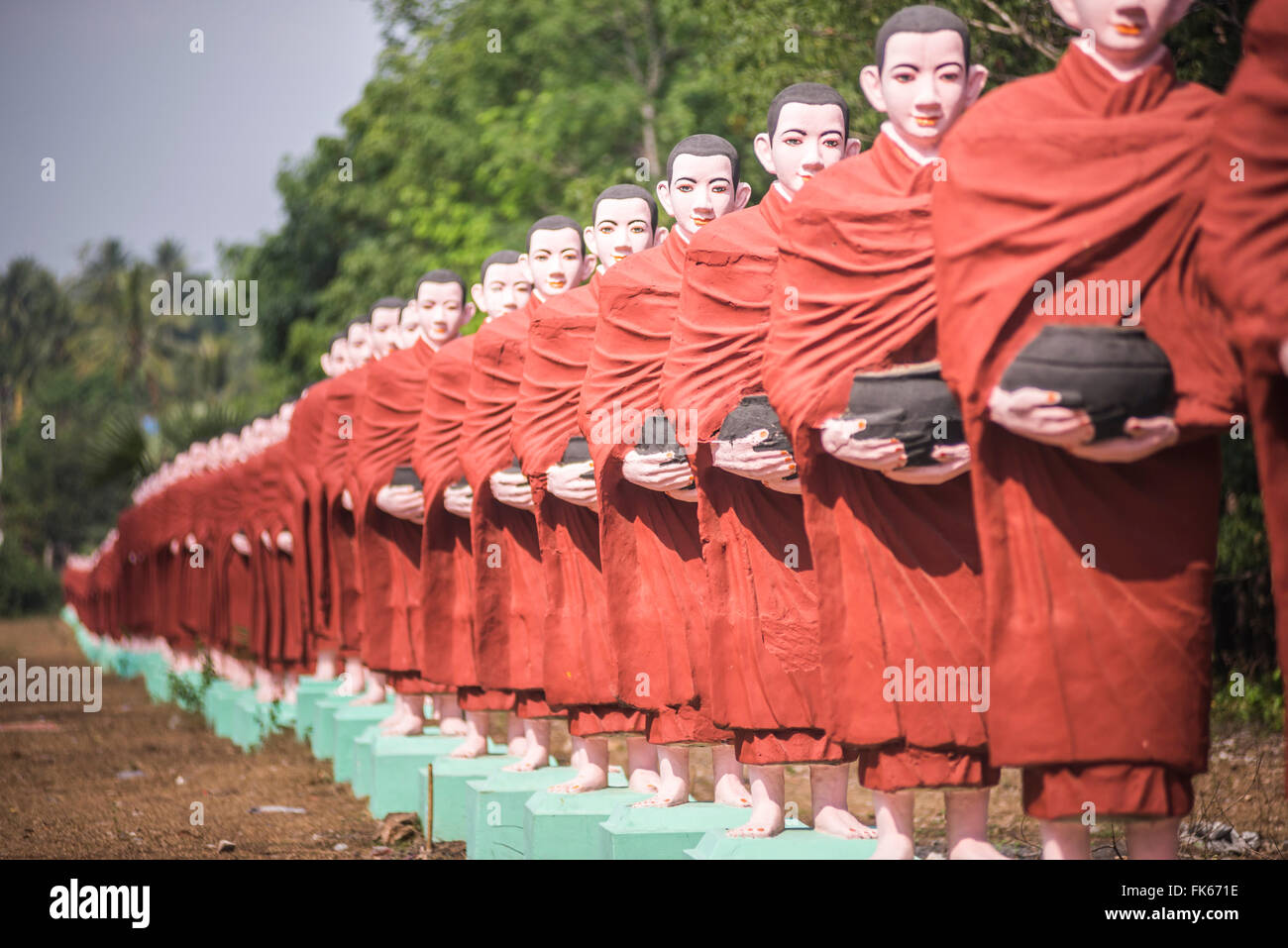 Statuen der Jünger des Arahant, ausgereifte Menschen, Nirvana, Mawlamyine, Mon State, Myanmar (Burma), Asien erreicht haben Stockfoto