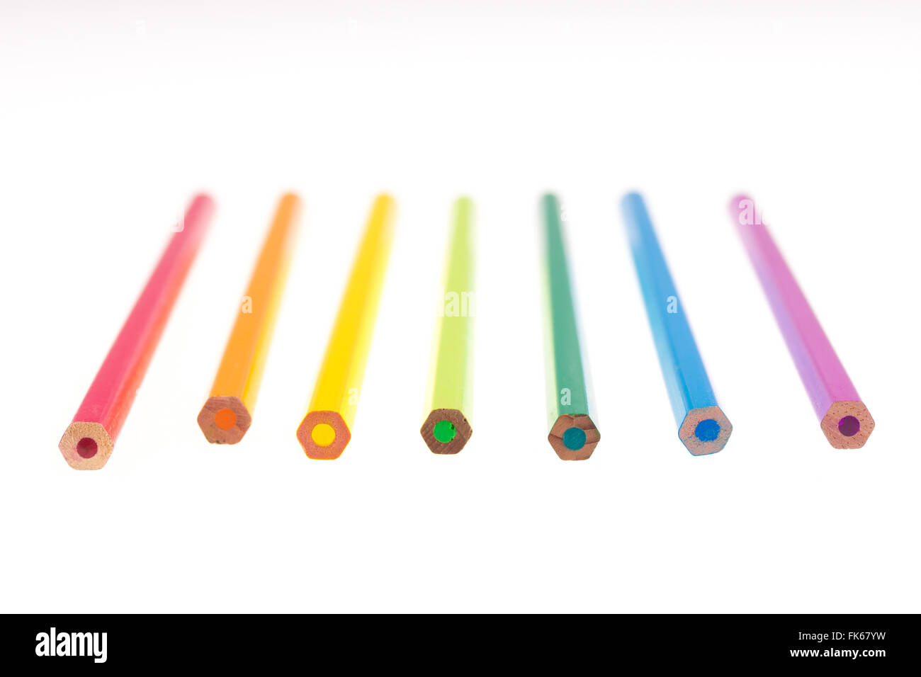 Stifte, die aufgereiht durch seine Farben Stockfoto