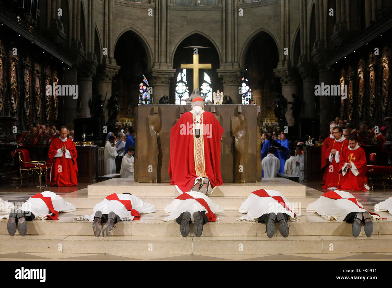 Priester-Ordinationen in Notre-Dame de Paris Kathedrale, Paris, Frankreich, Europa Stockfoto