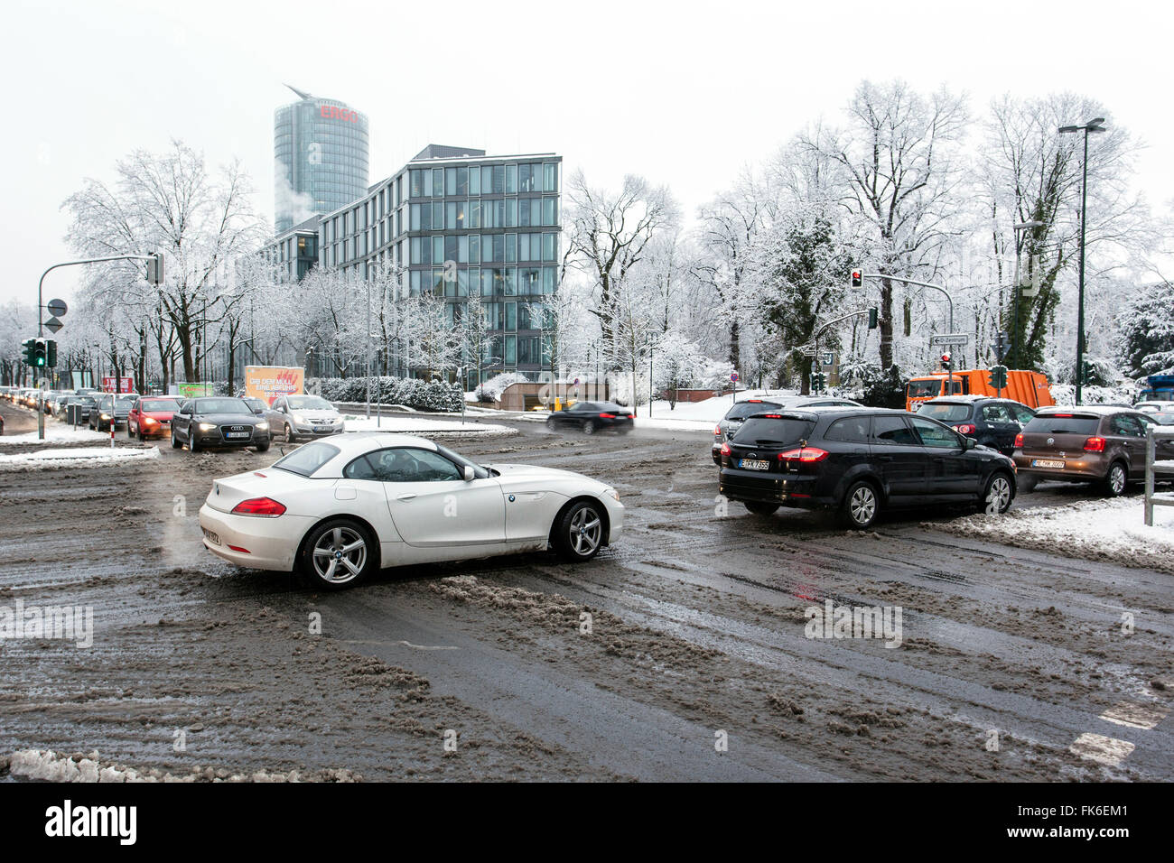 Rush Hour im Winter in Düsseldorf, Nordrhein-Westfalen, Deutschland Stockfoto