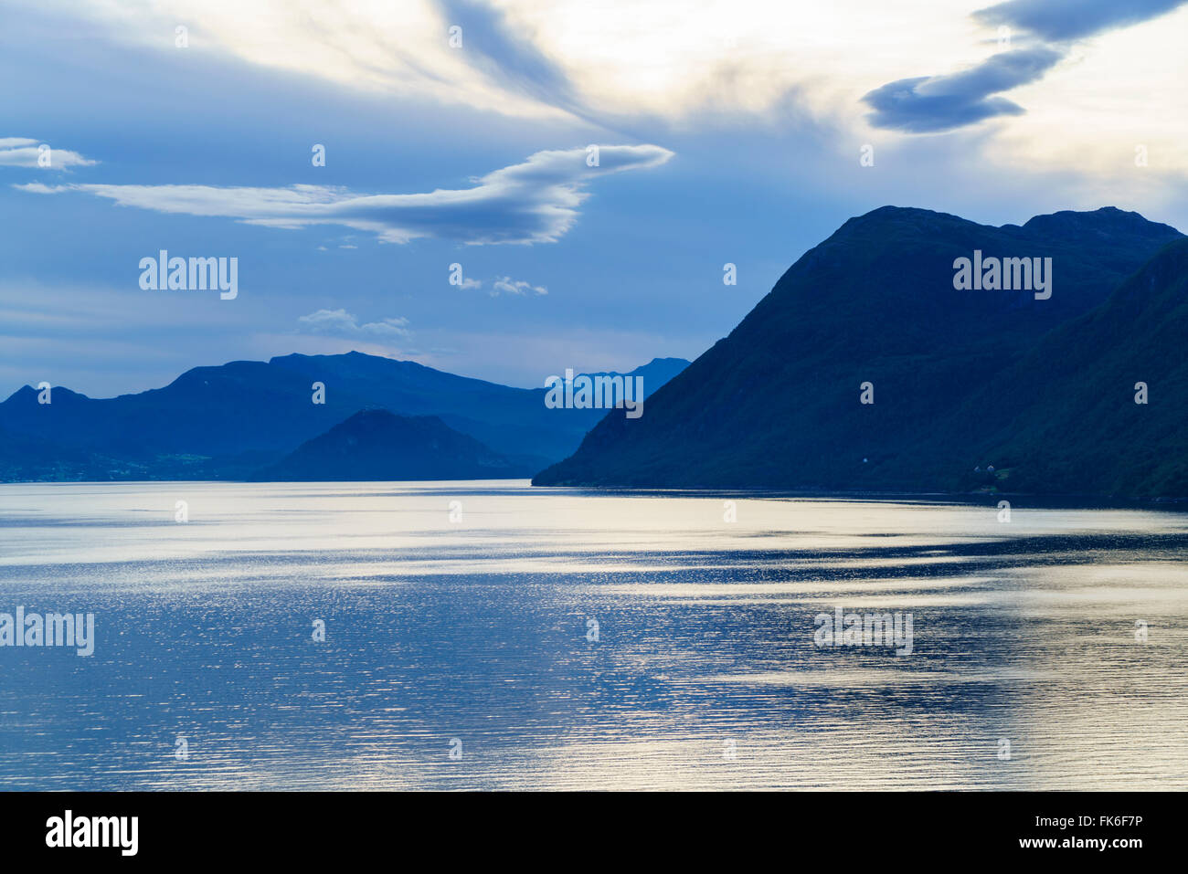 Morgendämmerung auf Storfjord (Storfjorden), Norwegen, Skandinavien, Europa Stockfoto