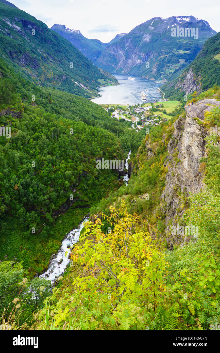 Hohen Blick auf Geiranger und Geirangerfjord. UNESCO World Heritage Site, Norwegen, Skandinavien, Europa Stockfoto