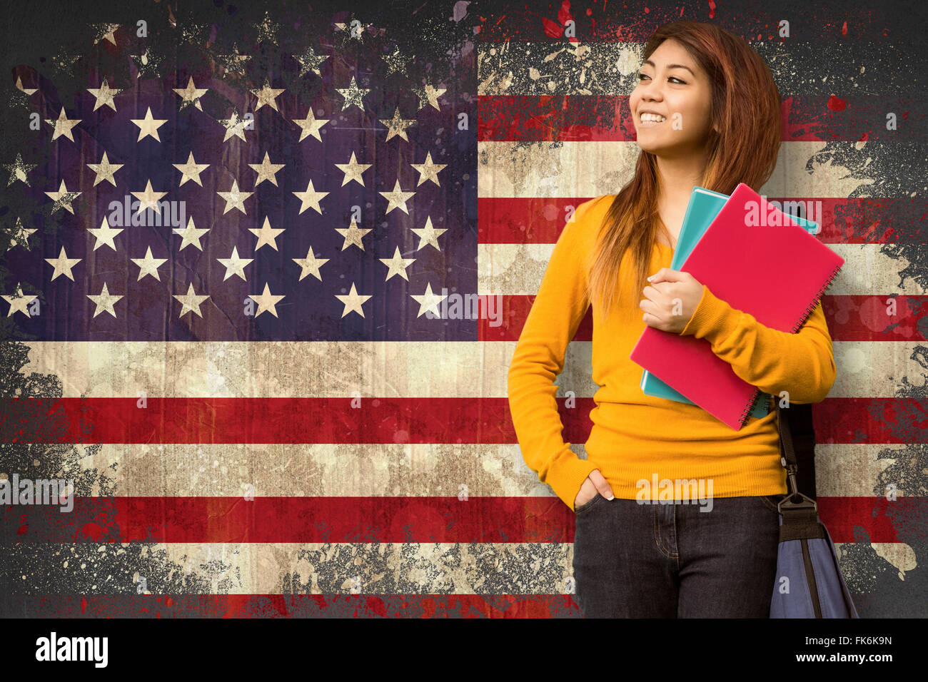 Zusammengesetztes Bild des weiblichen College-Student mit Bücher im park Stockfoto