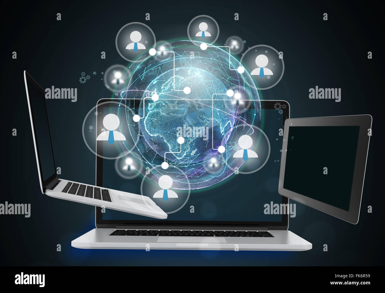 Kreative Illustration mit Laptop und Tablet. Digitalen Weltkarte der globalen Telekommunikationsnetz. Geschäftsmann Teamarbeit Stockfoto