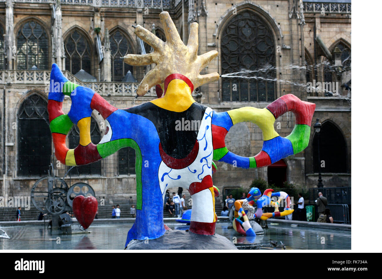 Bunte Skulptur in der Stravinsky-Brunnen durch das Centre Pompidou in Paris Stockfotografie
