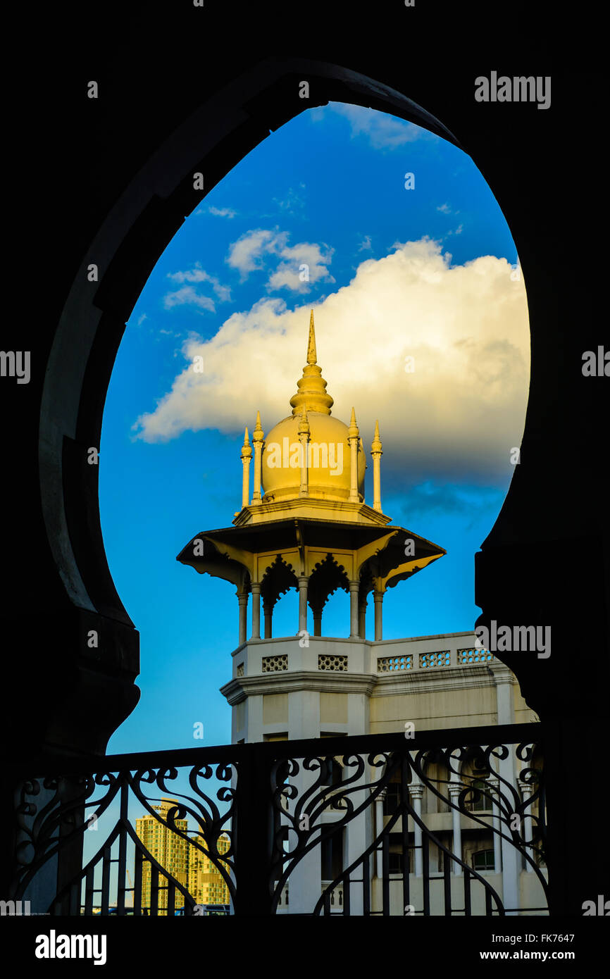 Kuppel und Chhatri von der alte Bahnhof von Kuala Lumpur Stockfoto