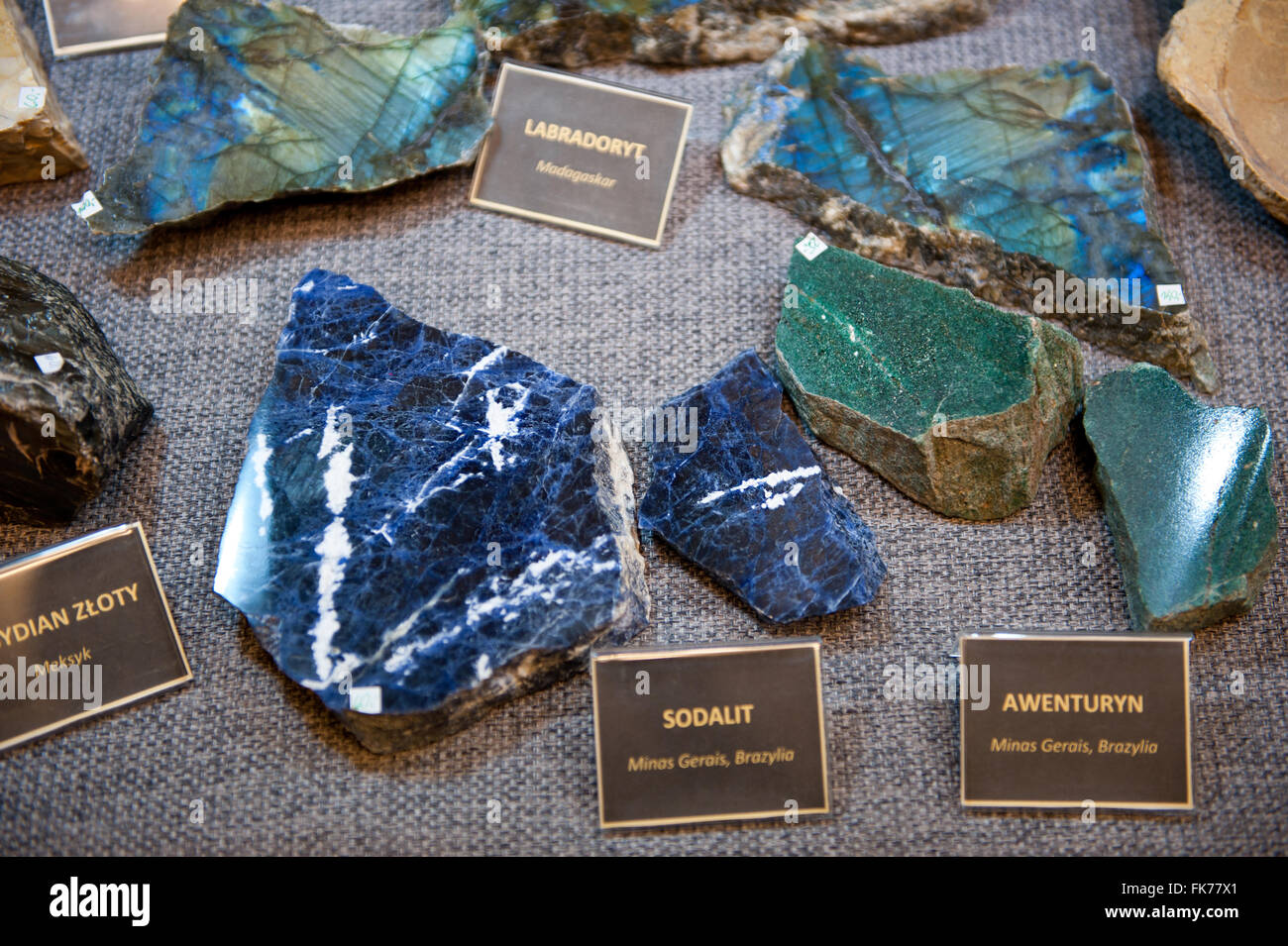 Sodalith und Aventurin Kristall Edelsteine, Stücke Sortiment bei Warschau Mineral Expo 2016, 5. März, VI-Ausgabe-Veranstaltung in PKiN Stockfoto
