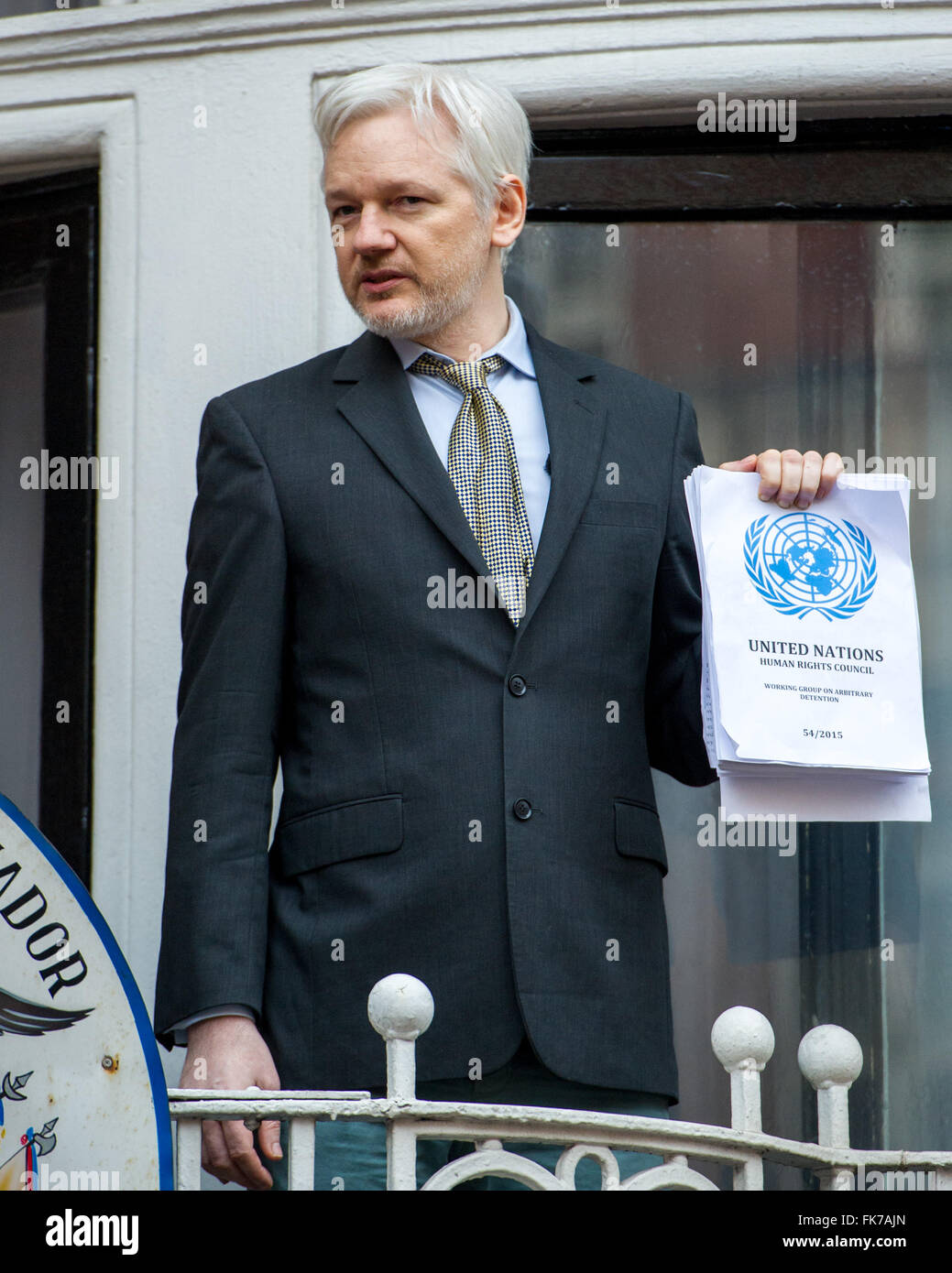 Julian Assange, waren Wikileaks Gründer der ecuadorianischen Botschaft in London spricht, dass er gelebt hat, seit es Asyl zu suchen, nachdem im Jahr 2012 ein Europäischen Haftbefehl gegen ihn ausgestellt wurde.  Mitwirkende: Julian Assange Where: London, Vereinigtes Königreich bei: 5. Februar 2016 Stockfoto