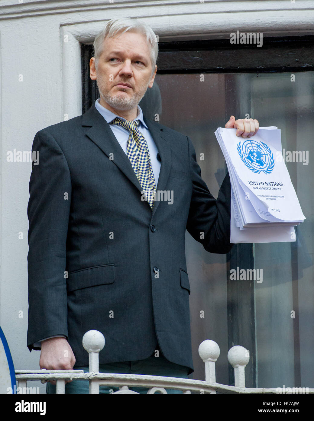Julian Assange, waren Wikileaks Gründer der ecuadorianischen Botschaft in London spricht, dass er gelebt hat, seit es Asyl zu suchen, nachdem im Jahr 2012 ein Europäischen Haftbefehl gegen ihn ausgestellt wurde.  Mitwirkende: Julian Assange Where: London, Vereinigtes Königreich bei: 5. Februar 2016 Stockfoto