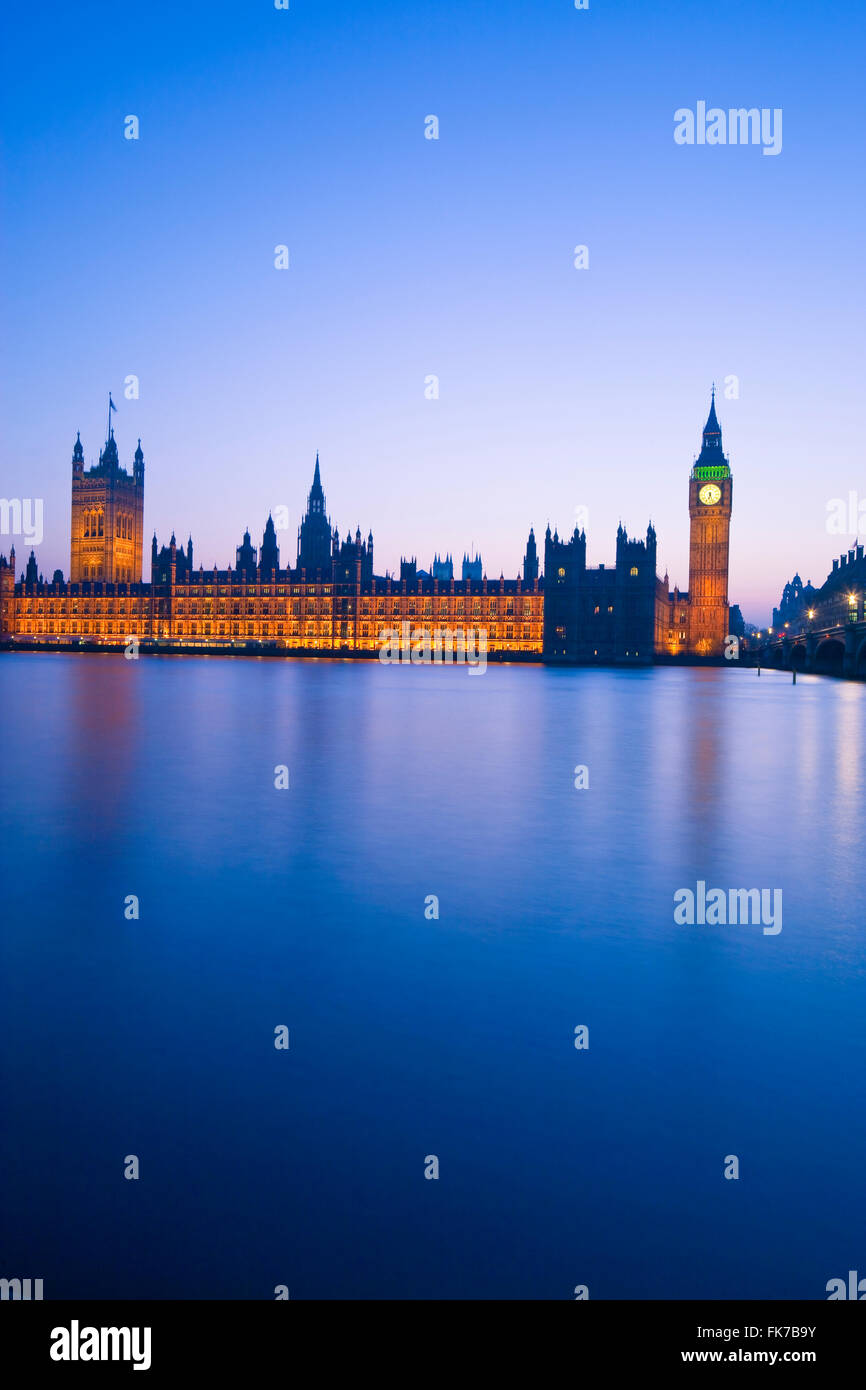 Häuser des Parlaments Westminster London England UK im Abendlicht Stockfoto