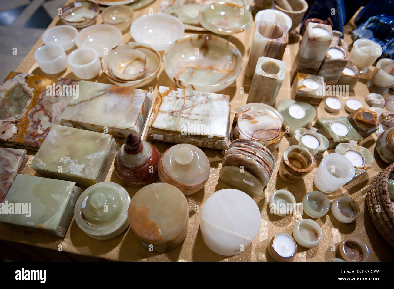 Kristall Edelstein Objekte Sortiment bei Warschau Mineral Expo 2016, 5. März, VI-Ausgabe-Veranstaltung im Palast PKiN, Polen Stockfoto