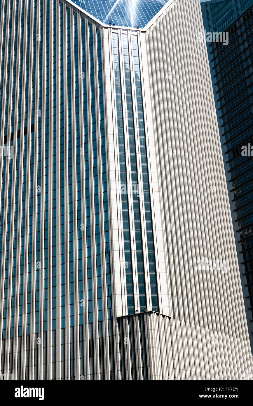 Fragment eines modernen Gebäudes in der Innenstadt von Shanghai Stockfoto Fragment eines modernen Gebäudes in der Innenstadt von Shanghai Stockfoto