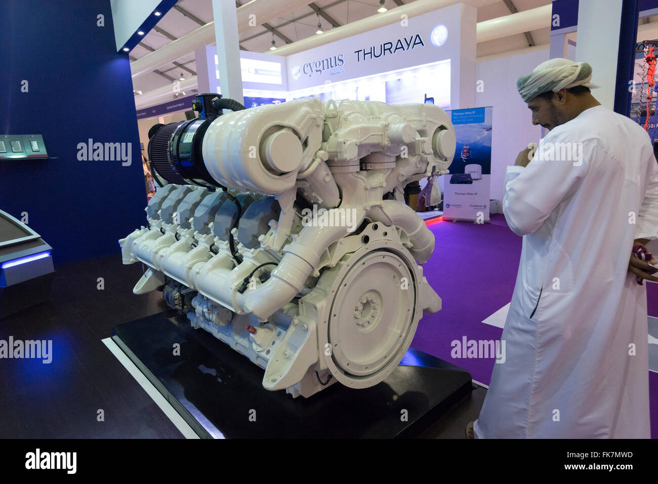 Großen V12 Schiffsdieselmotor hergestellt von Baudouin auf dem Display an Dubai International Boat Show 2016, Vereinigte Arabische Emirate Stockfoto