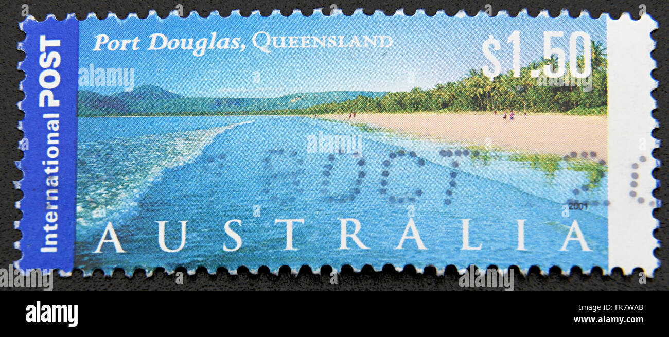 Eine Briefmarke gedruckt in Australien zeigt Port Douglas, Queensland, 2001 Stockfoto