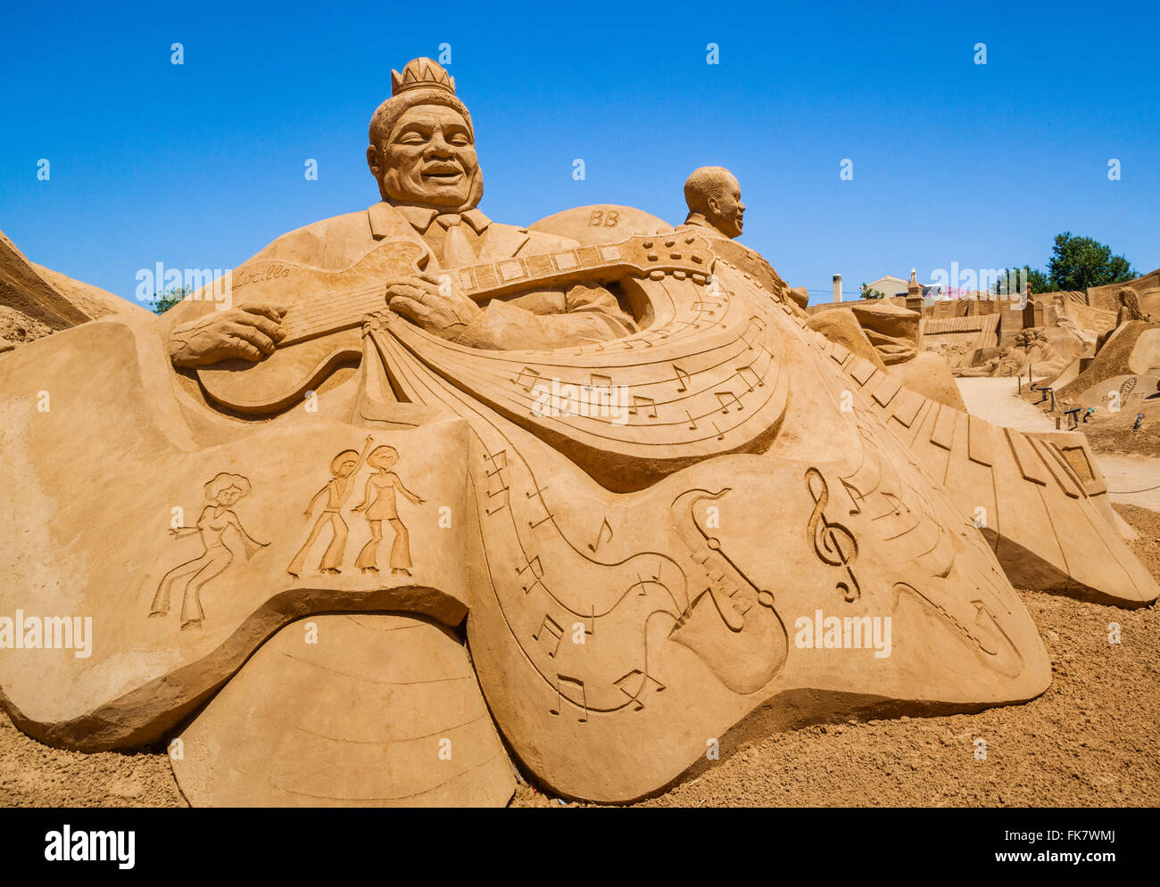 Portugal, Algarve, Faro Distrikt, Skulpturen Pera, FIESA Filmfestival Sand, Sand mit Hommage an Blues-Legende B.B. King. Stockfoto