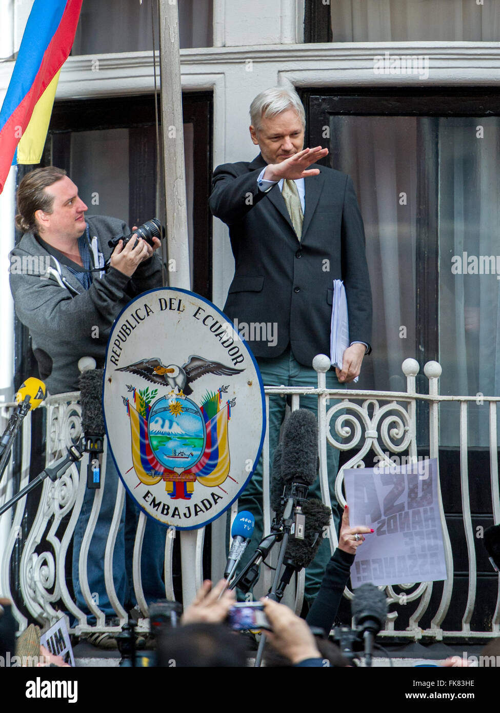 Julian Assange, waren Wikileaks Gründer der ecuadorianischen Botschaft in London spricht, dass er gelebt hat, seit es Asyl zu suchen, nachdem im Jahr 2012 ein Europäischen Haftbefehl gegen ihn ausgestellt wurde.  Mitwirkende: Julian Assange Where: London, Vereinigtes Königreich bei: 5. Februar 2016 Stockfoto