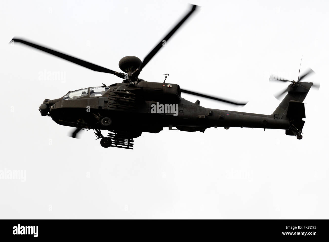 AgustaWestland Apache Kampfhubschrauber betrieben von der British Army Air Corps über Rendlesham Forest, Suffolk UK Stockfoto