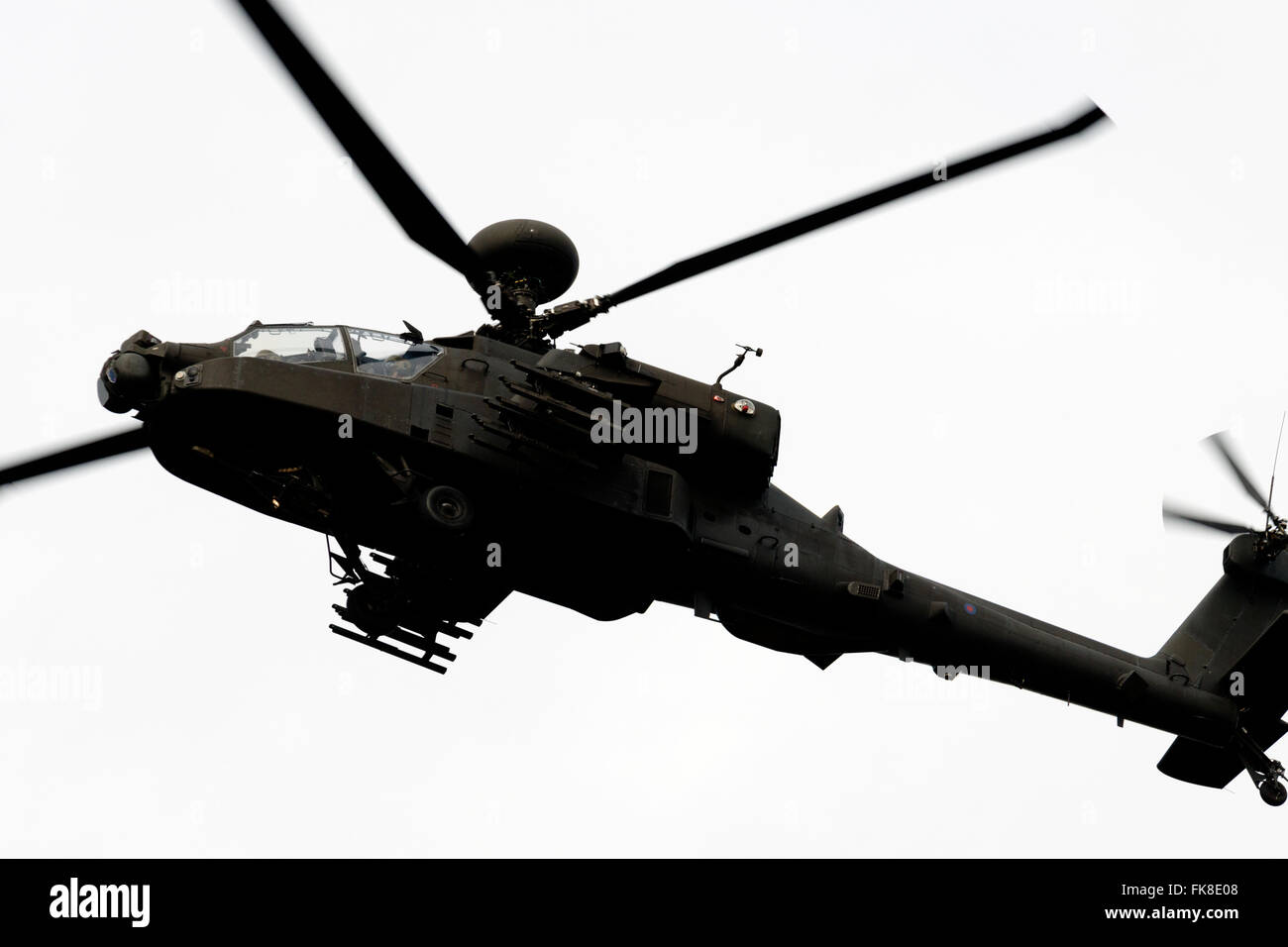 AgustaWestland Apache Kampfhubschrauber betrieben von der British Army Air Corps über Rendlesham Forest, Suffolk UK Stockfoto